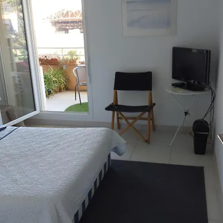 Belle Avec Terrasse Chez Particulier