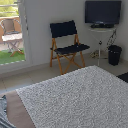 Belle Avec Terrasse Chez Particulier Guest house La Ciotat