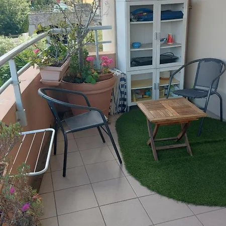 Guest house Belle Avec Terrasse Chez Particulier La Ciotat