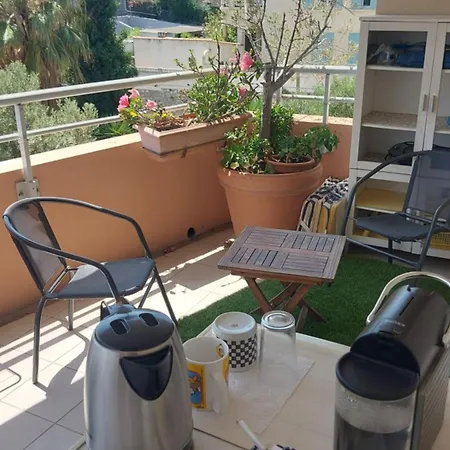 Belle Avec Terrasse Chez Present 4* La Ciotat